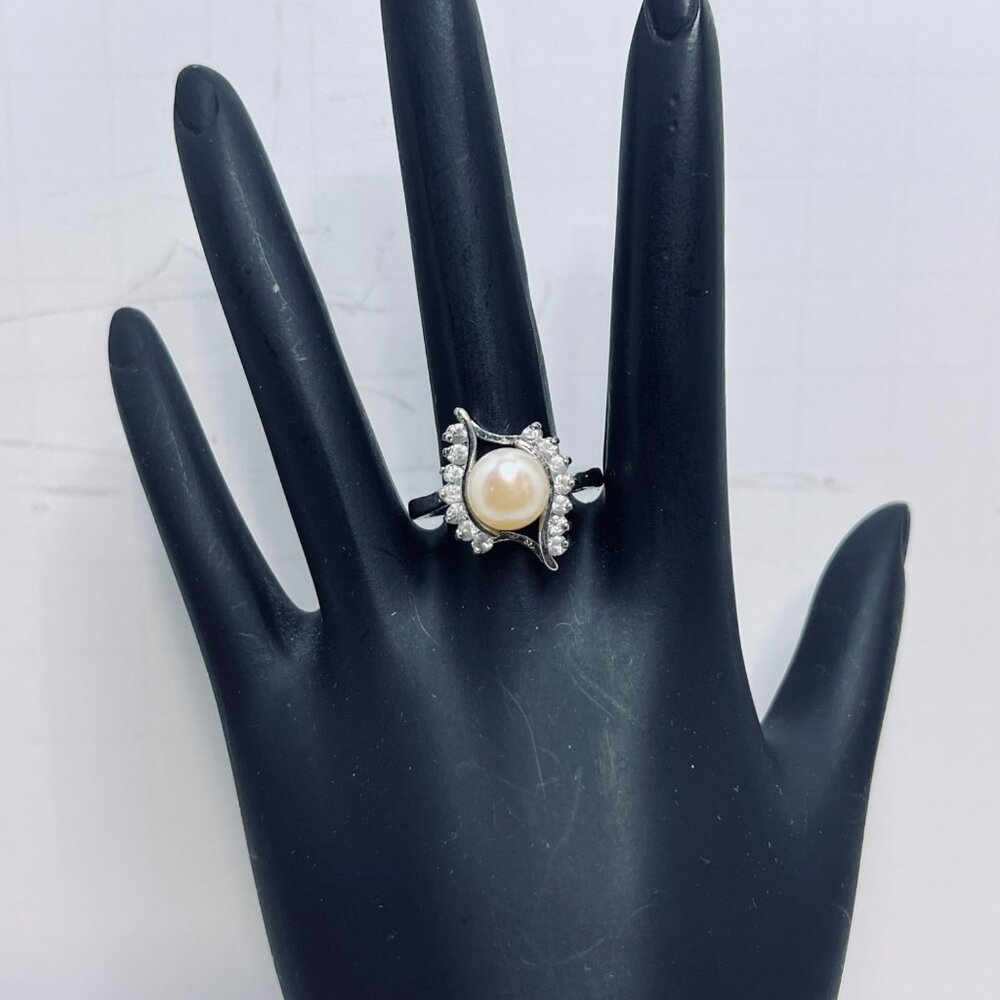 Silver Tone Statement Ring With Faux Pearl And Rhinestones Size 7 (R443)